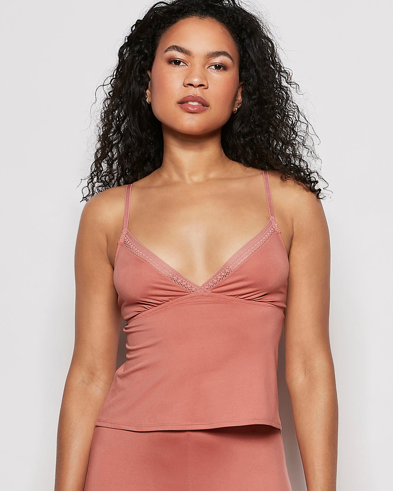 Camisole de nuit avec dentelle élémentaire rose subtil